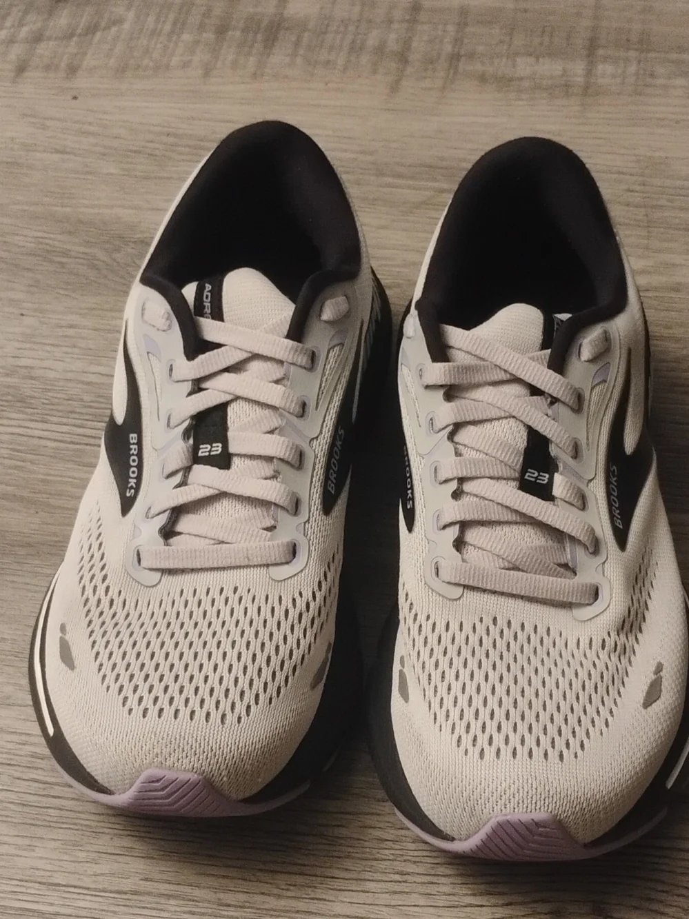 Brooks Adrenaline GTS Athletic Shoes in Light Gray and Black